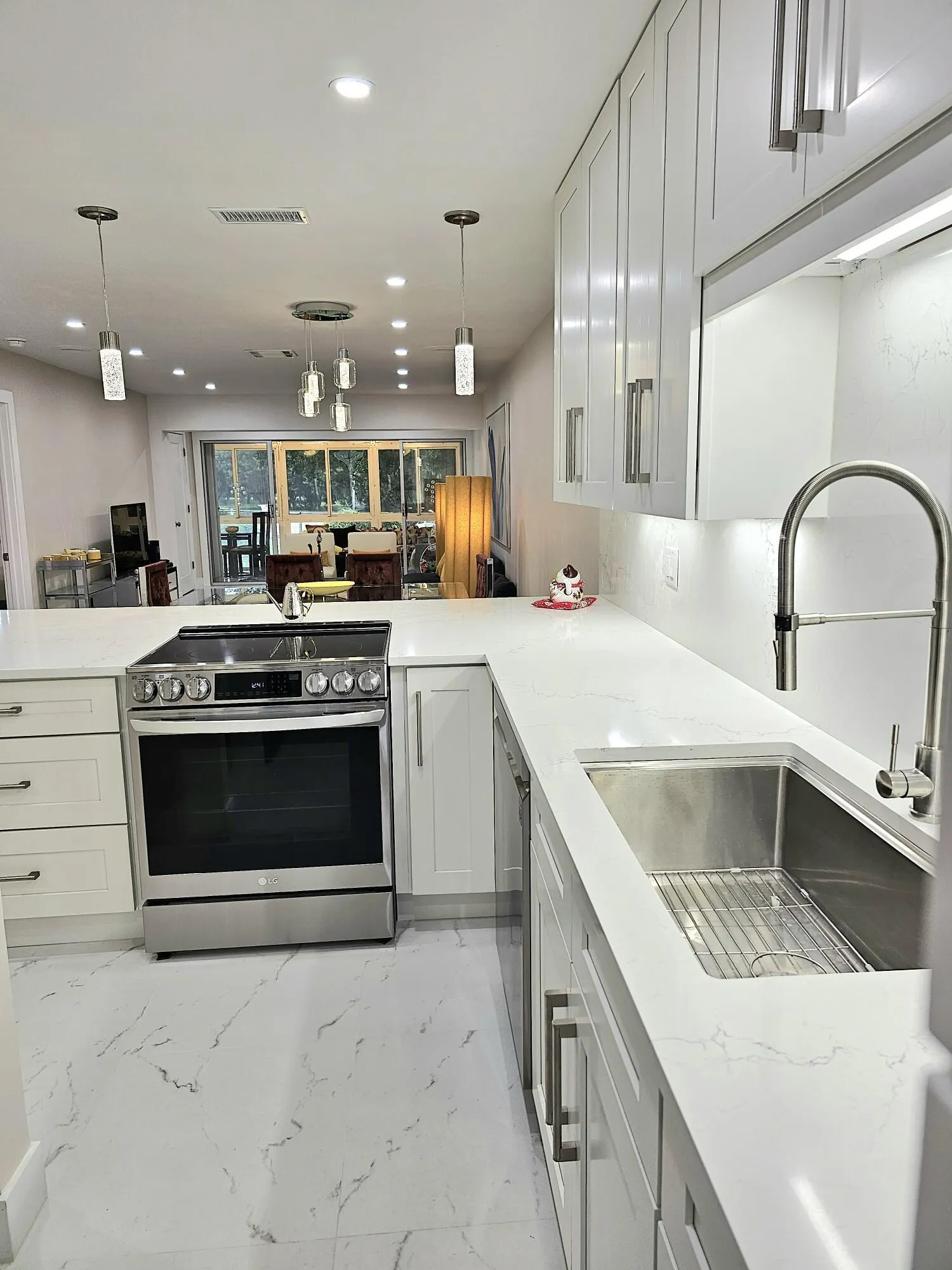 High-End Quartz Backsplash, Countertops,