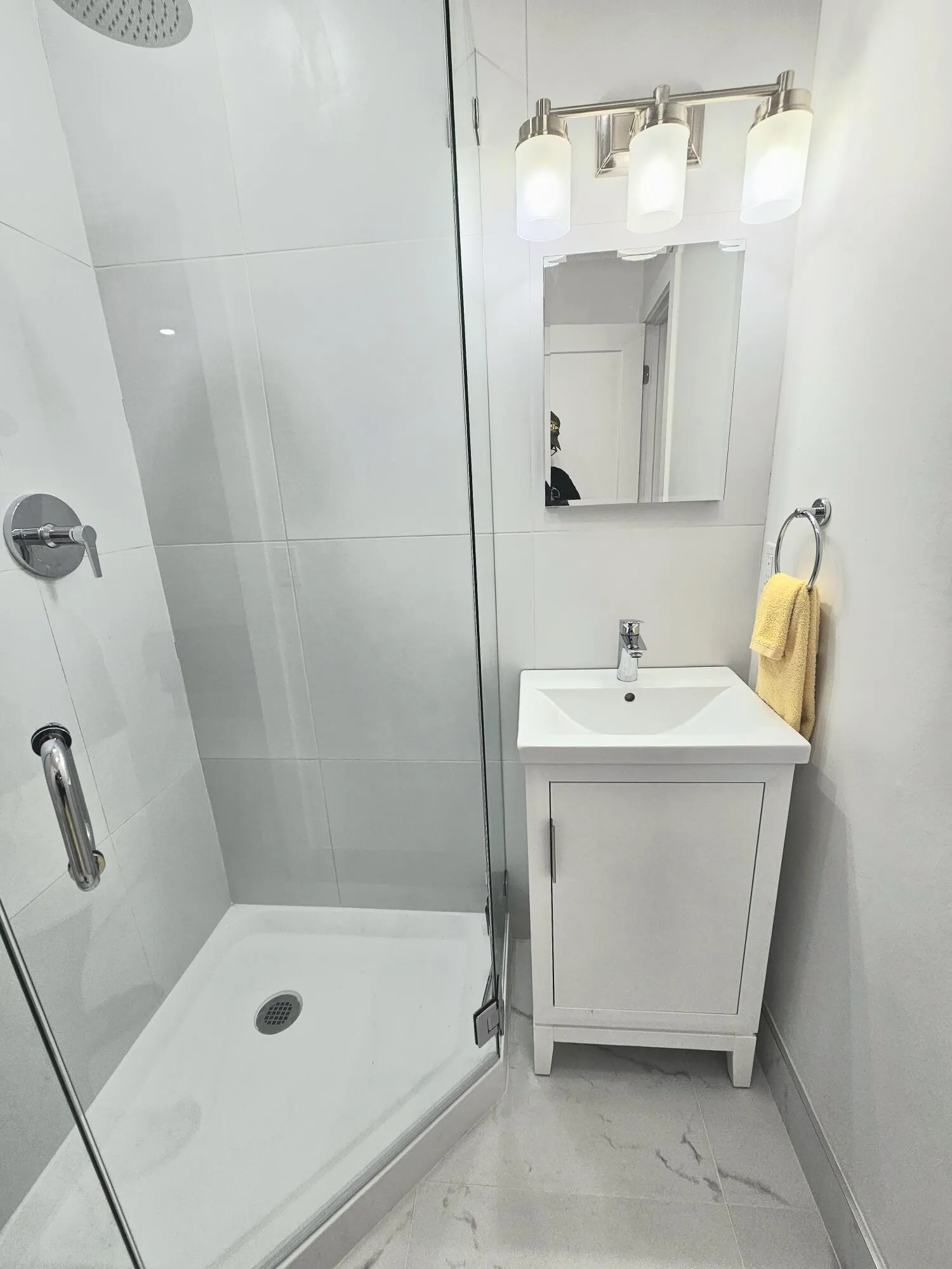 Second En-suite Bathroom, Custom Glass E