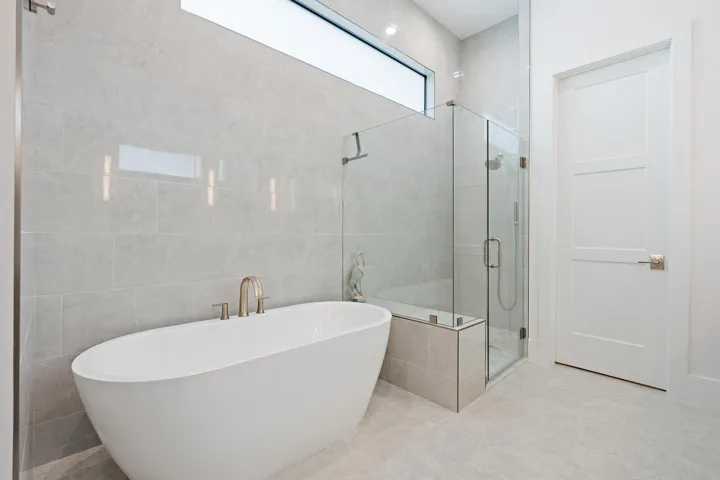 primary bathroom 3