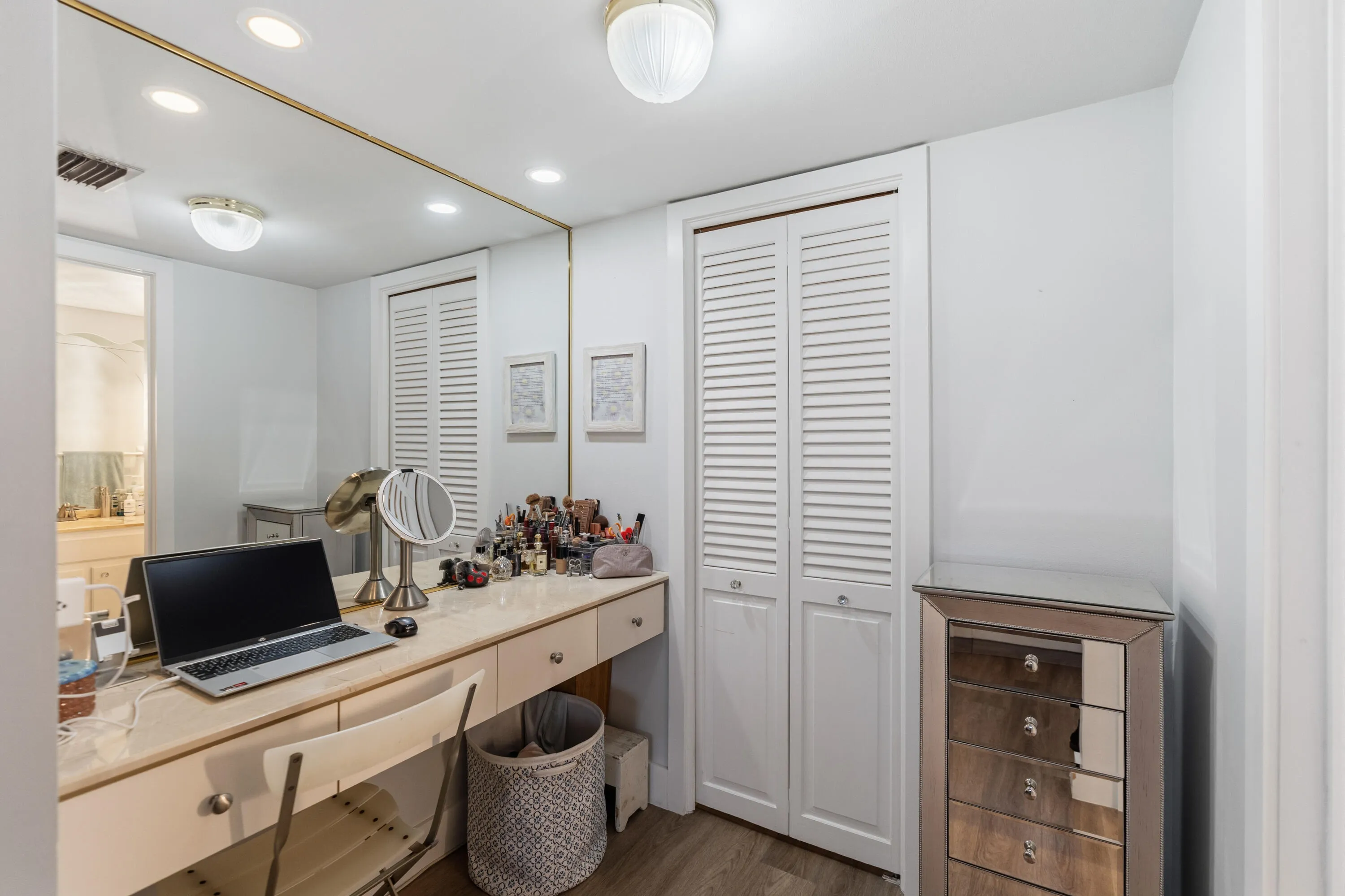 Primary Dressing Area