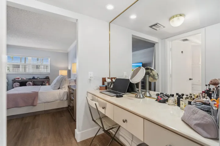 Primary Dressing Area