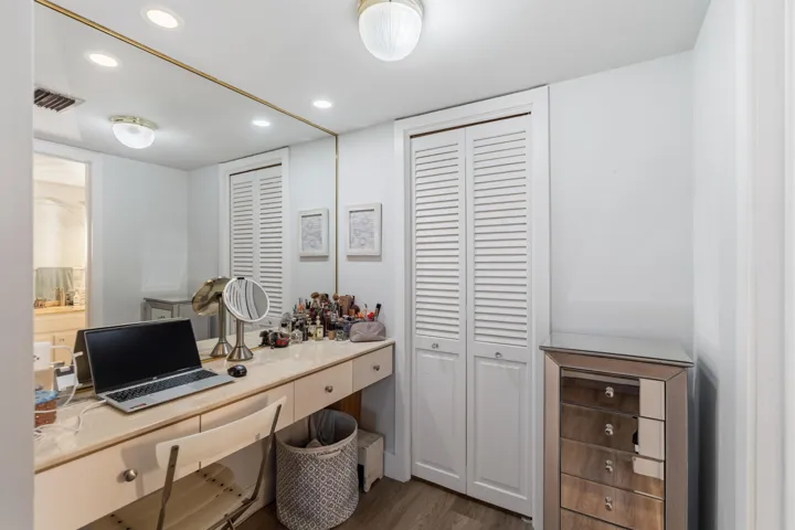 Primary Dressing Area
