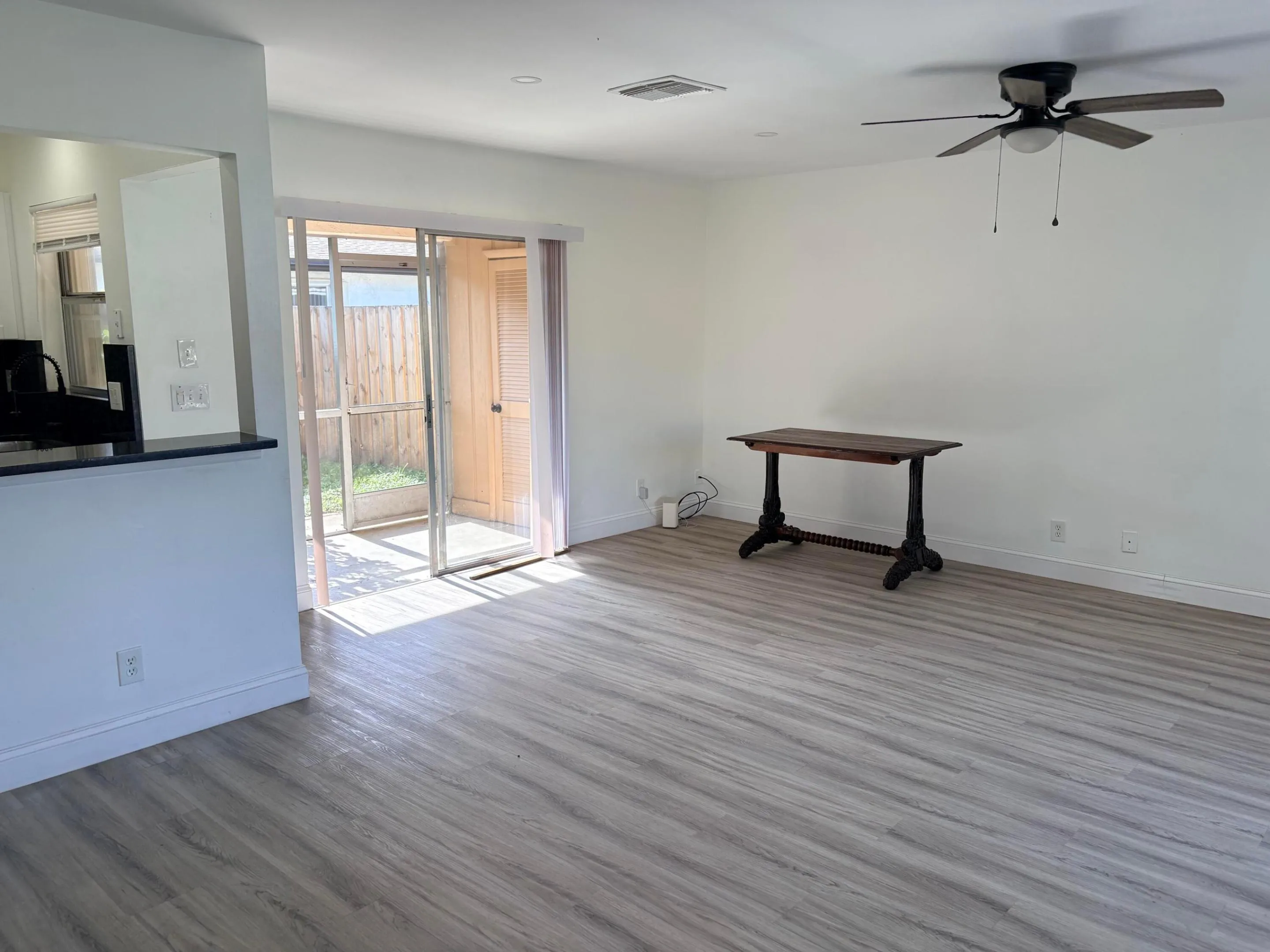 ATTRACTIVE DUPLEX, TABLE DOES NOT STAY