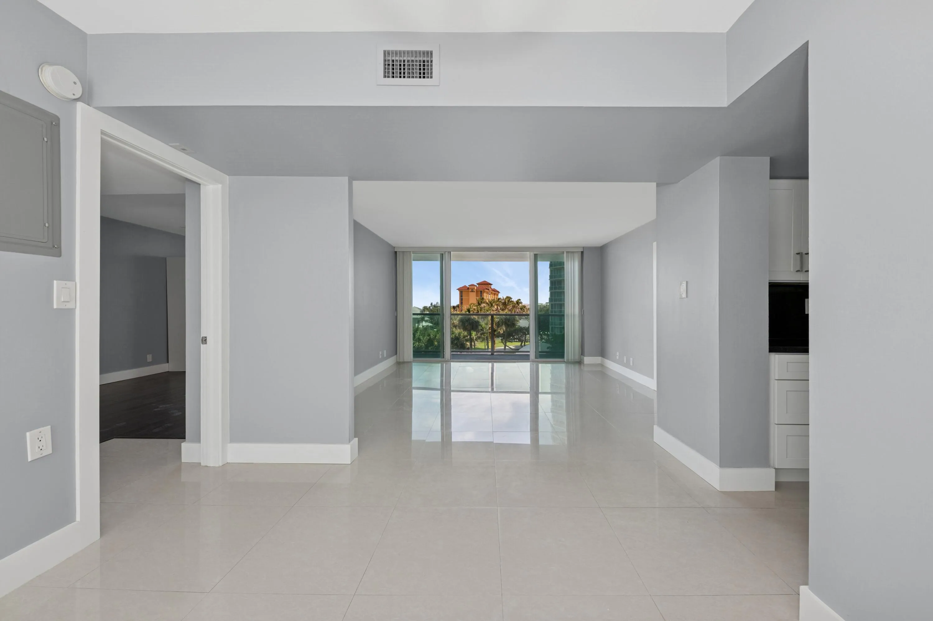 520 living room and bedrooms entrance