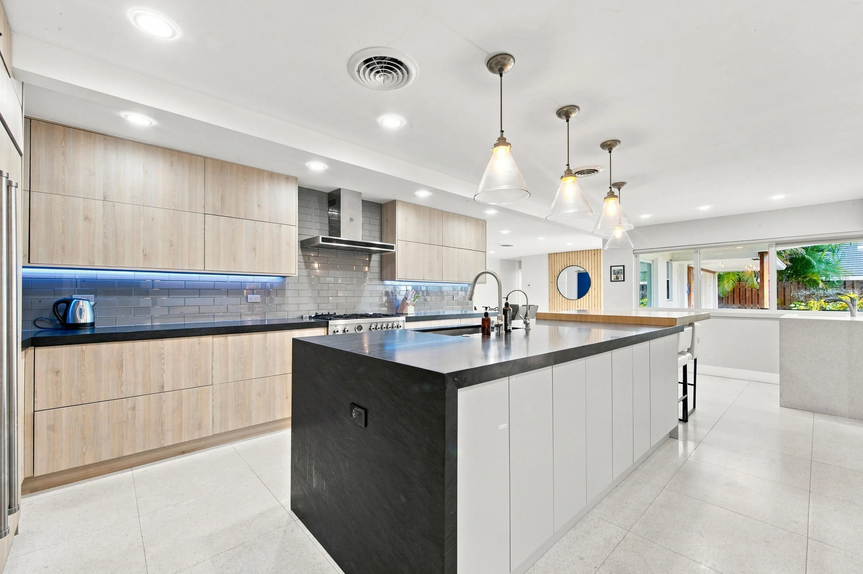 4710 NE 27th-0018