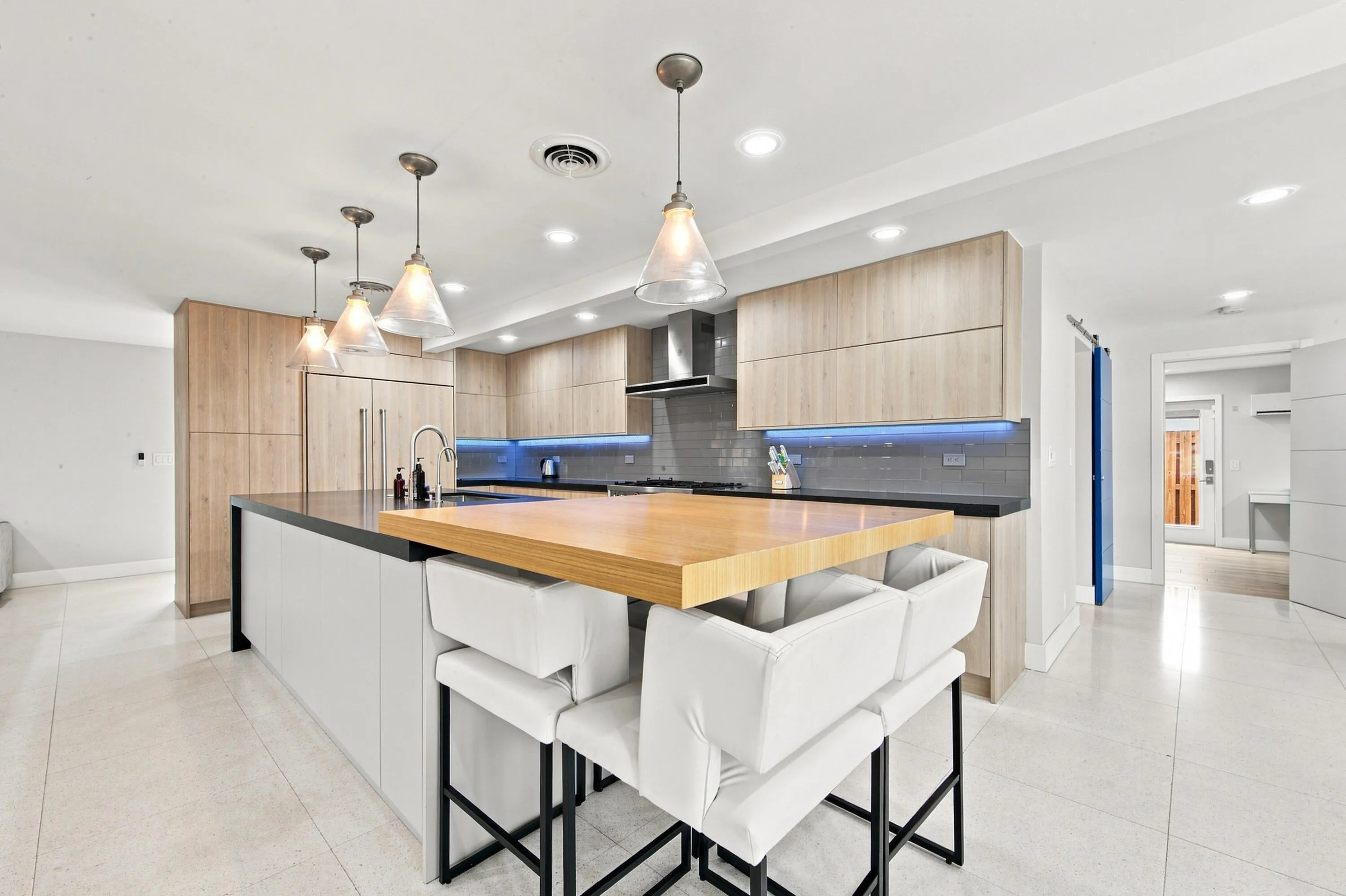 4710 NE 27th-0023