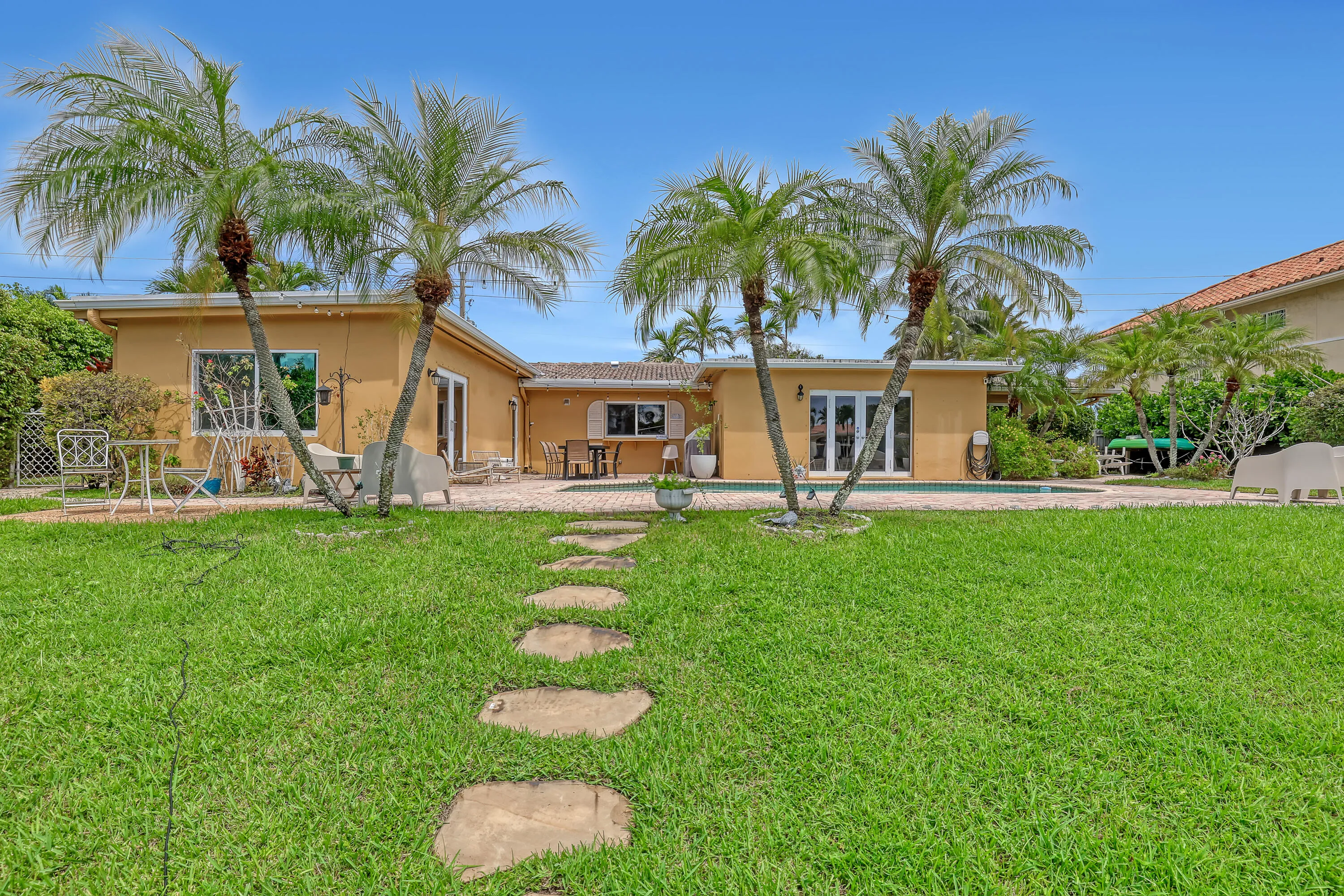 2100 NE 30th (37)
