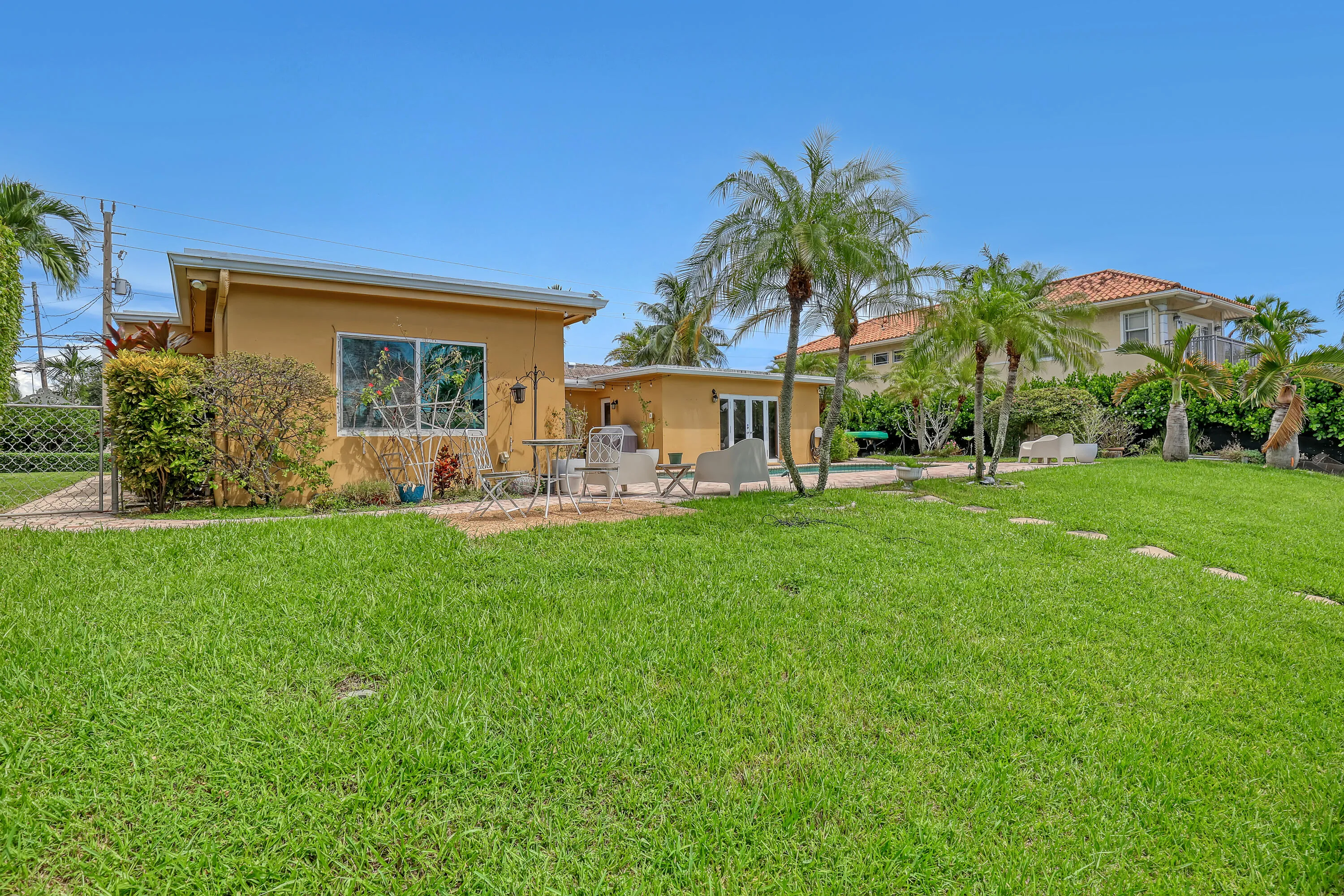 2100 NE 30th (36)