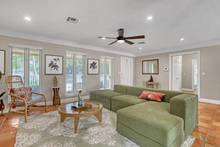 2100 NE 30th (10)
