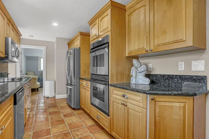 2100 NE 30th (19)