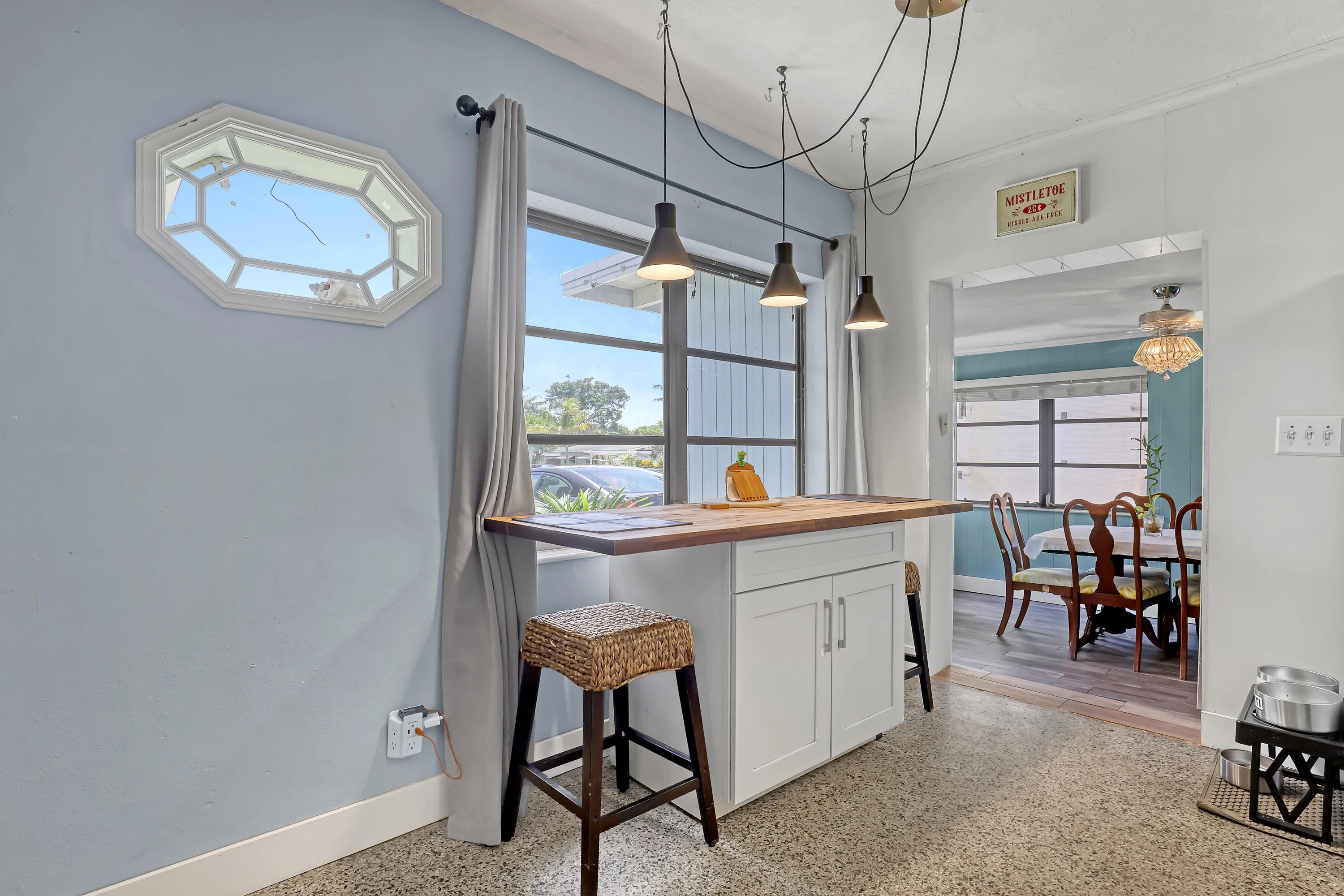 937 W Duval (10)