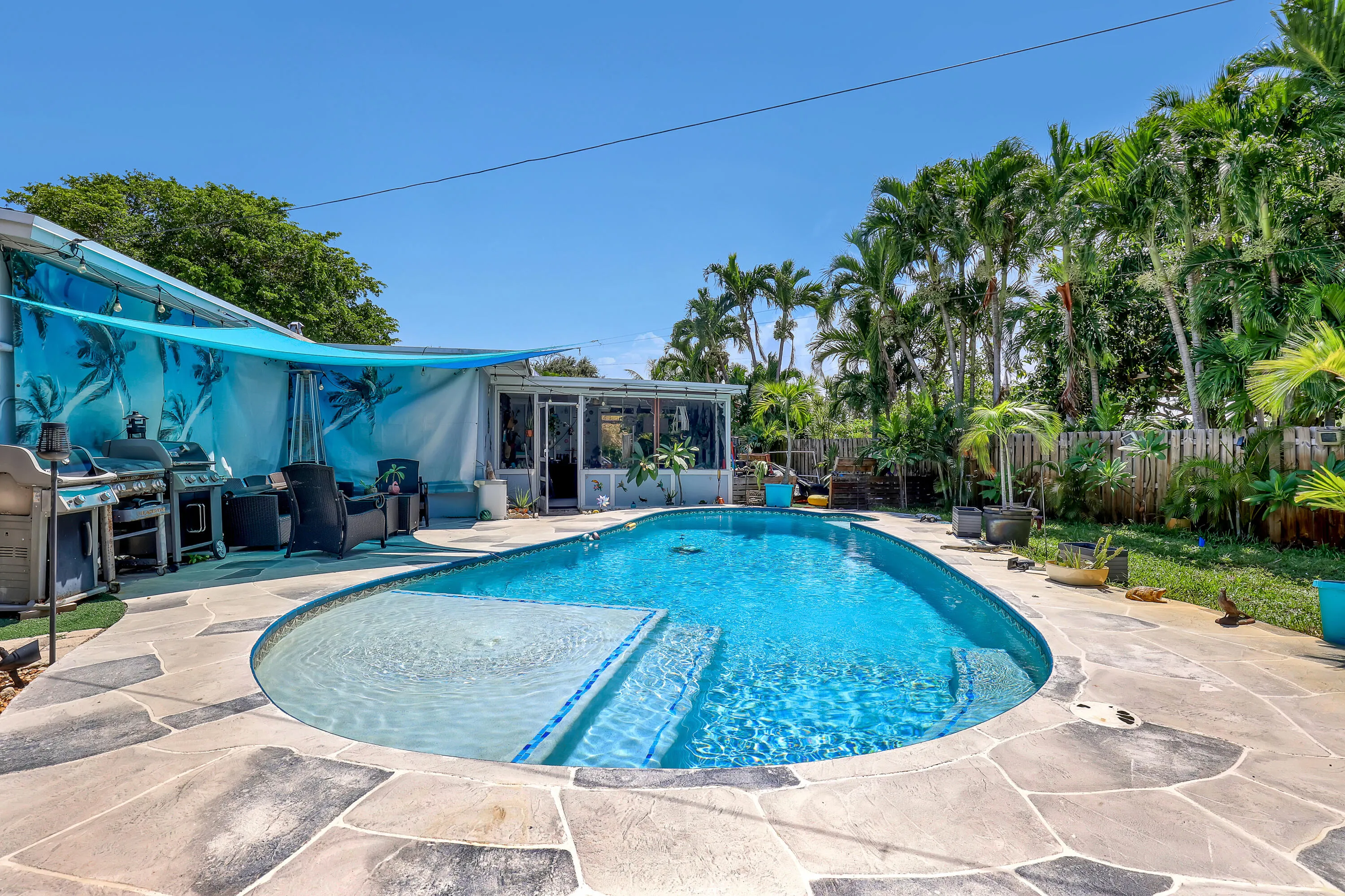 937 W Duval (39)