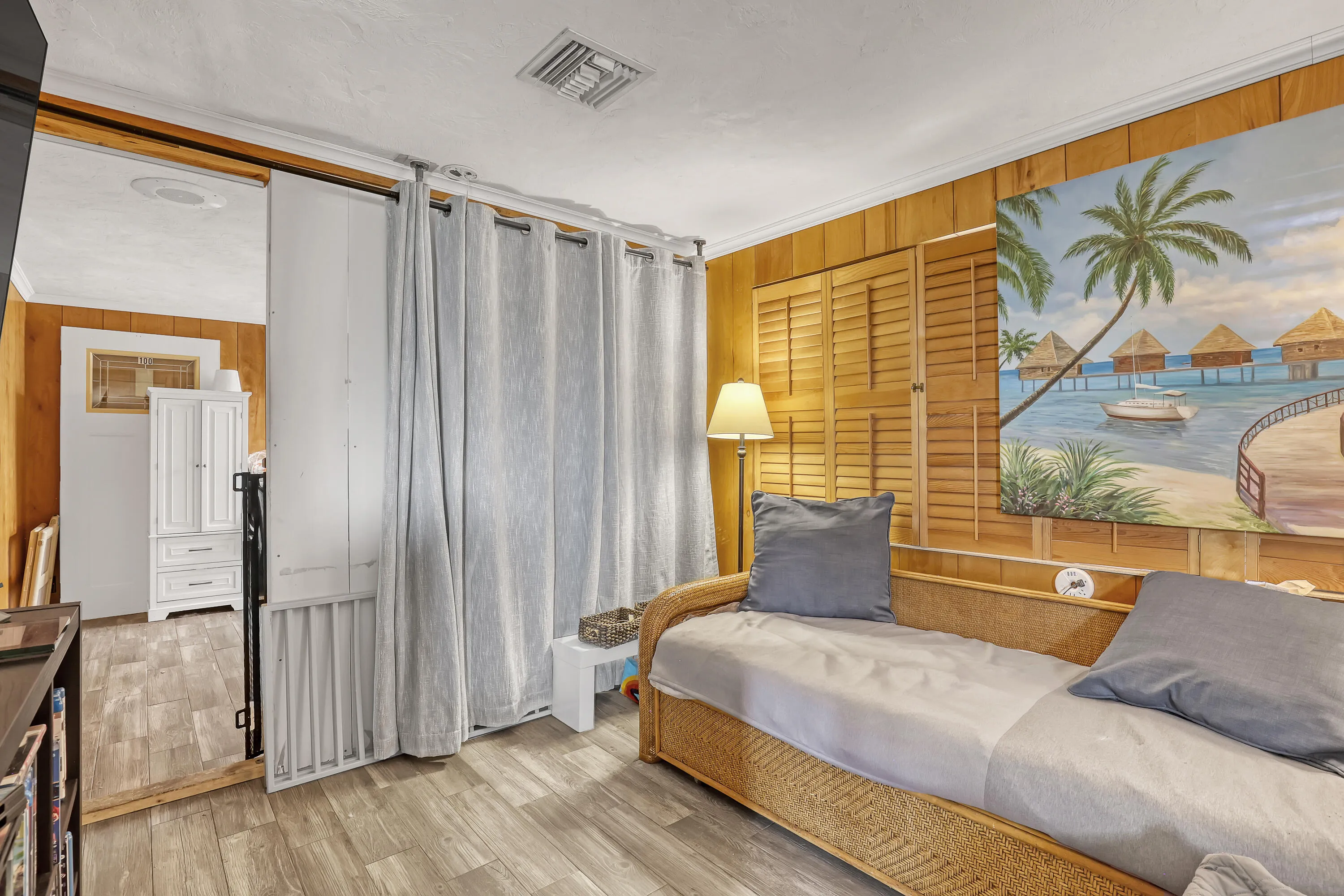 937 W Duval (24)
