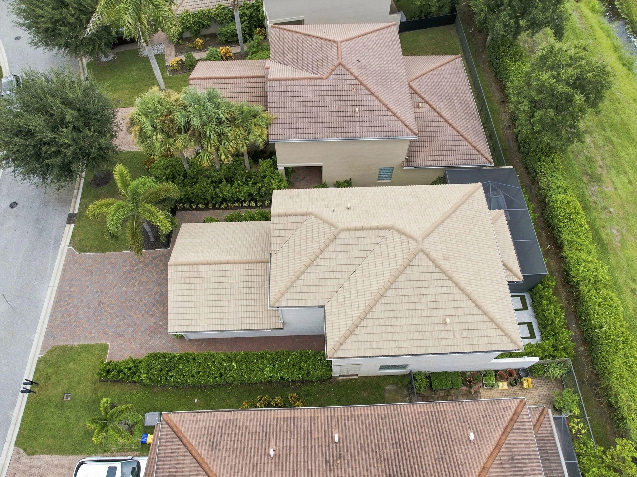 37-web-or-mls-7830-jewelwood-dr