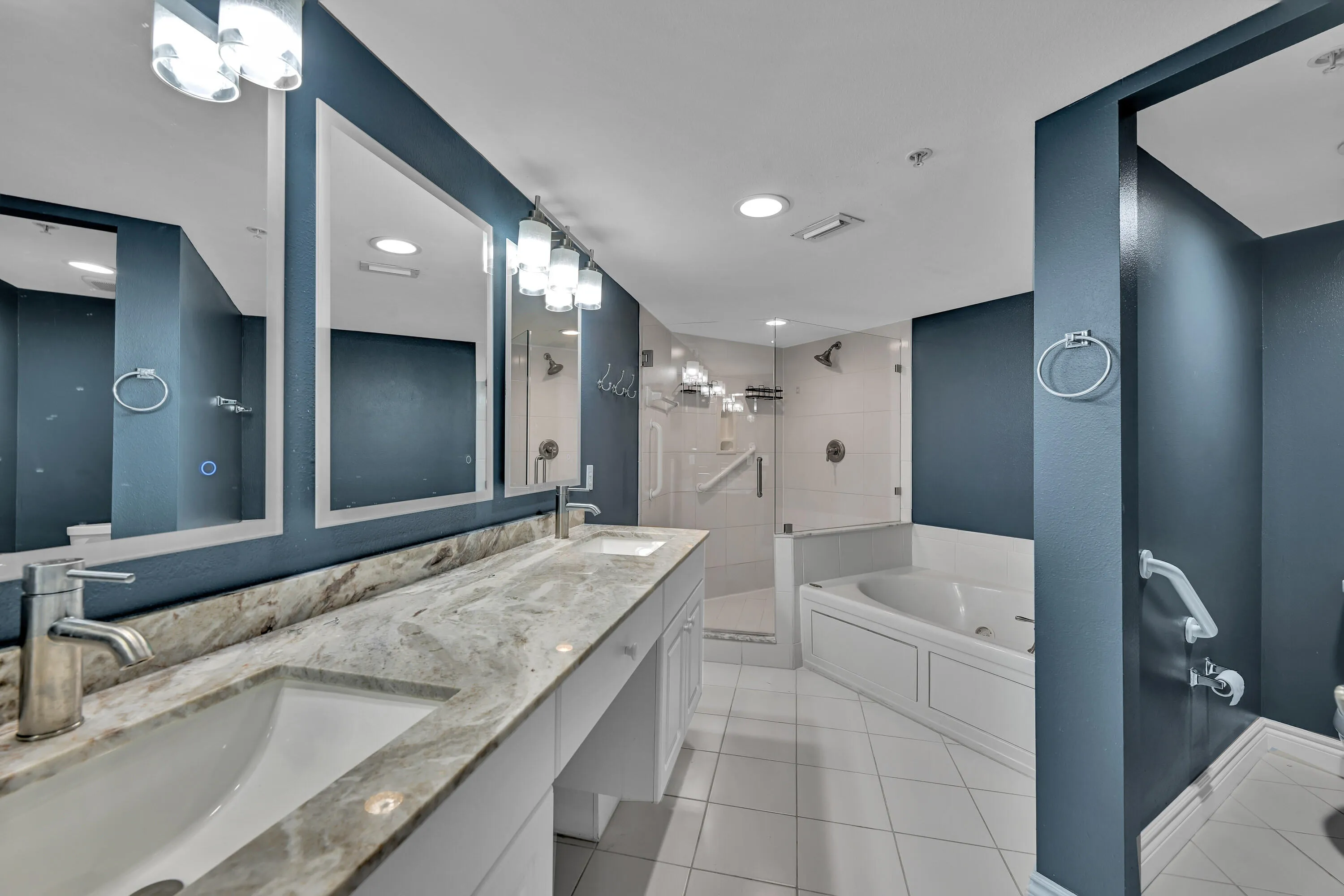 MAIN BATHROOM