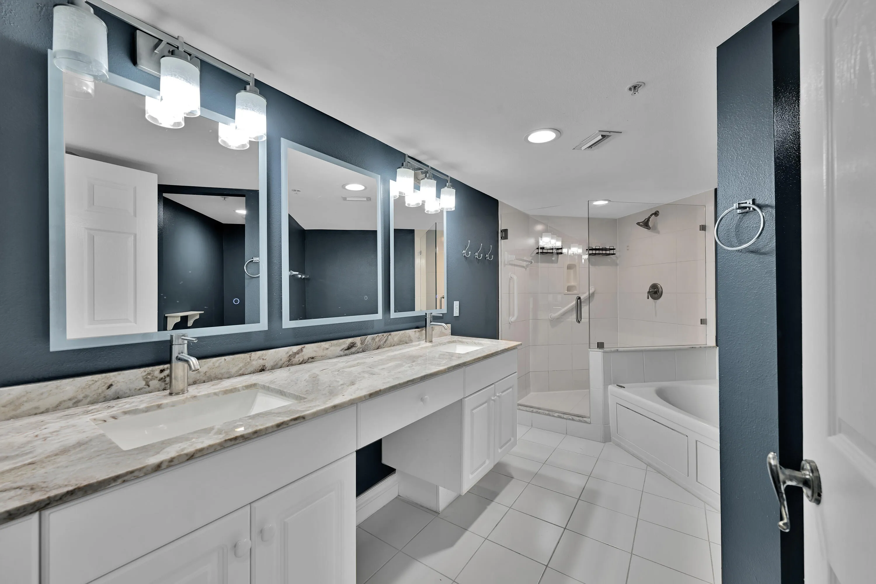 MAIN BATHROOM