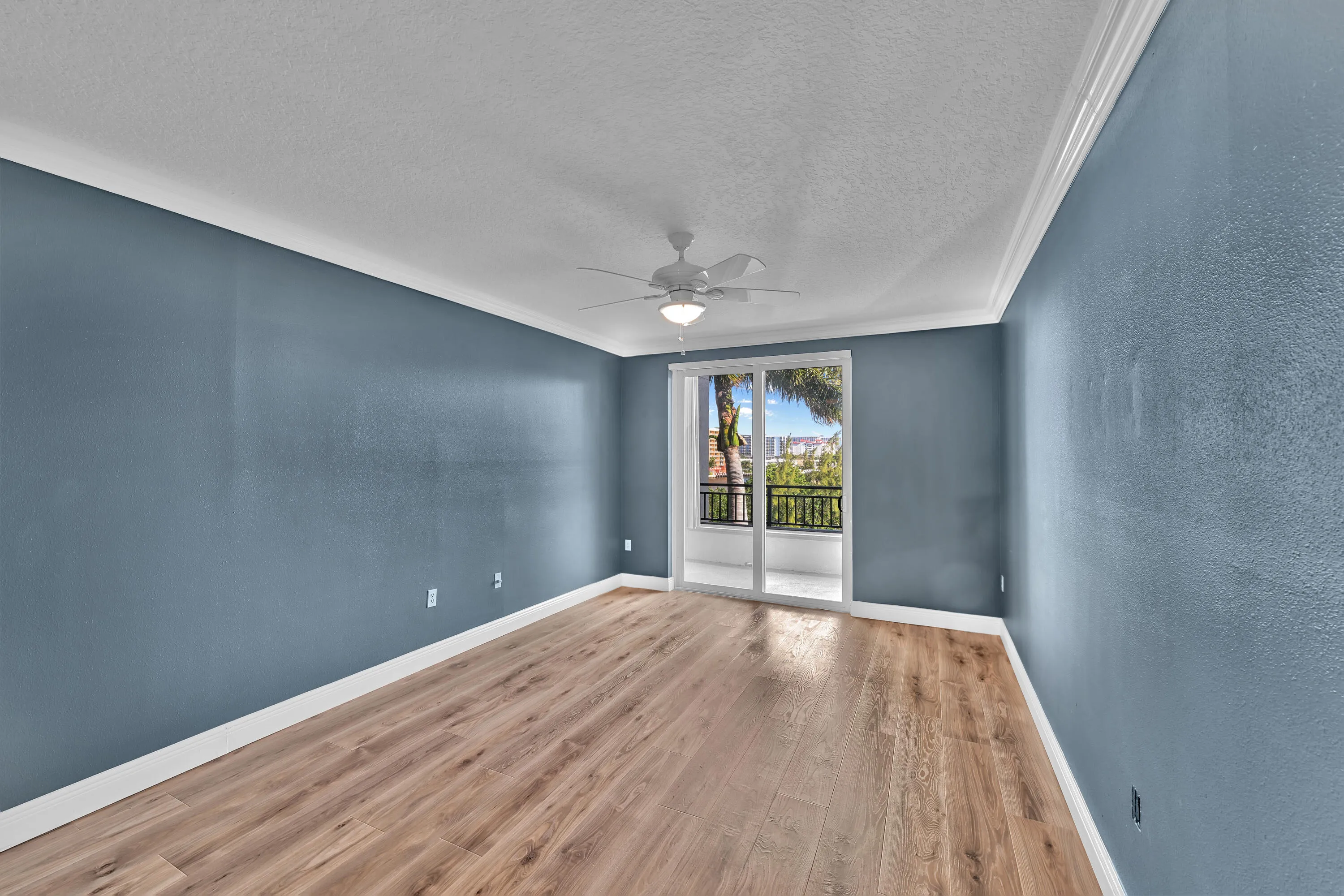 MAIN BEDROOM