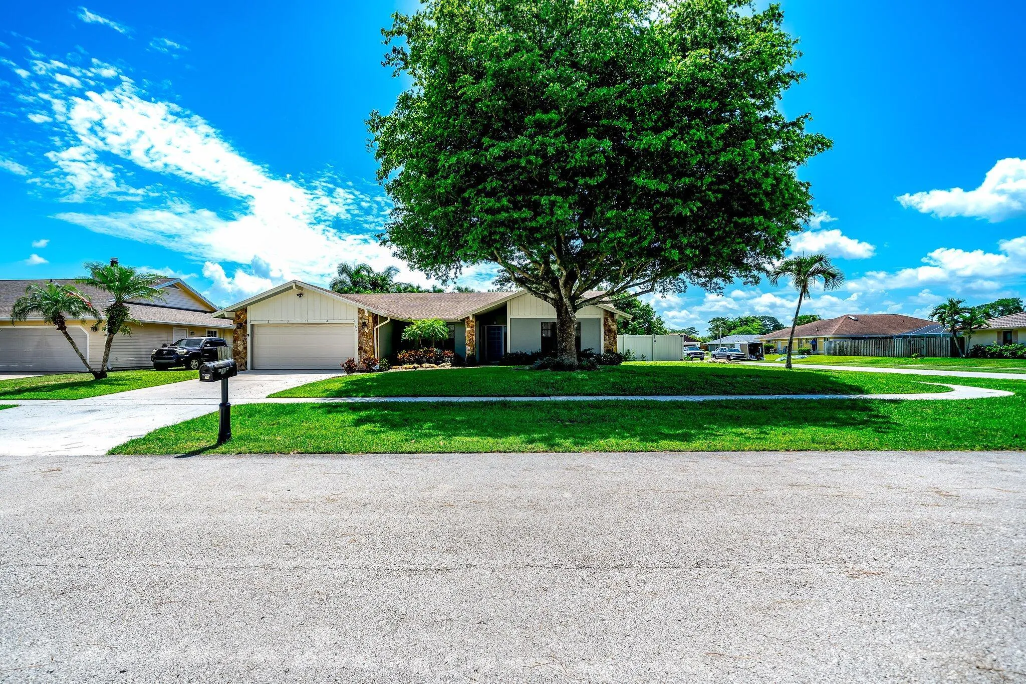 14-web-or-mls-JOY07677