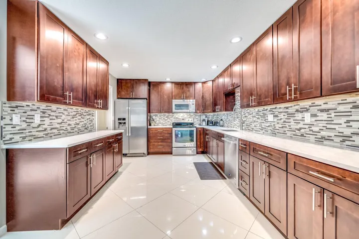 23-web-or-mls-JOY07710