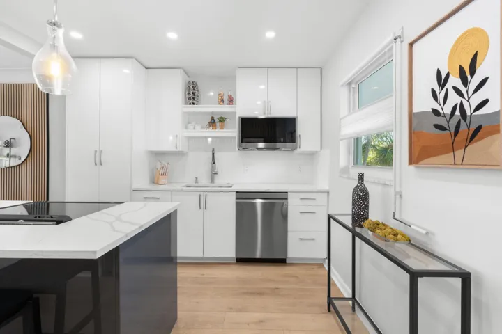 7-web-or-mls-2758 NE 30th Ave, Lighthous