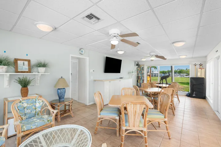 27-web-or-mls-2758 NE 30th Ave, Lighthou
