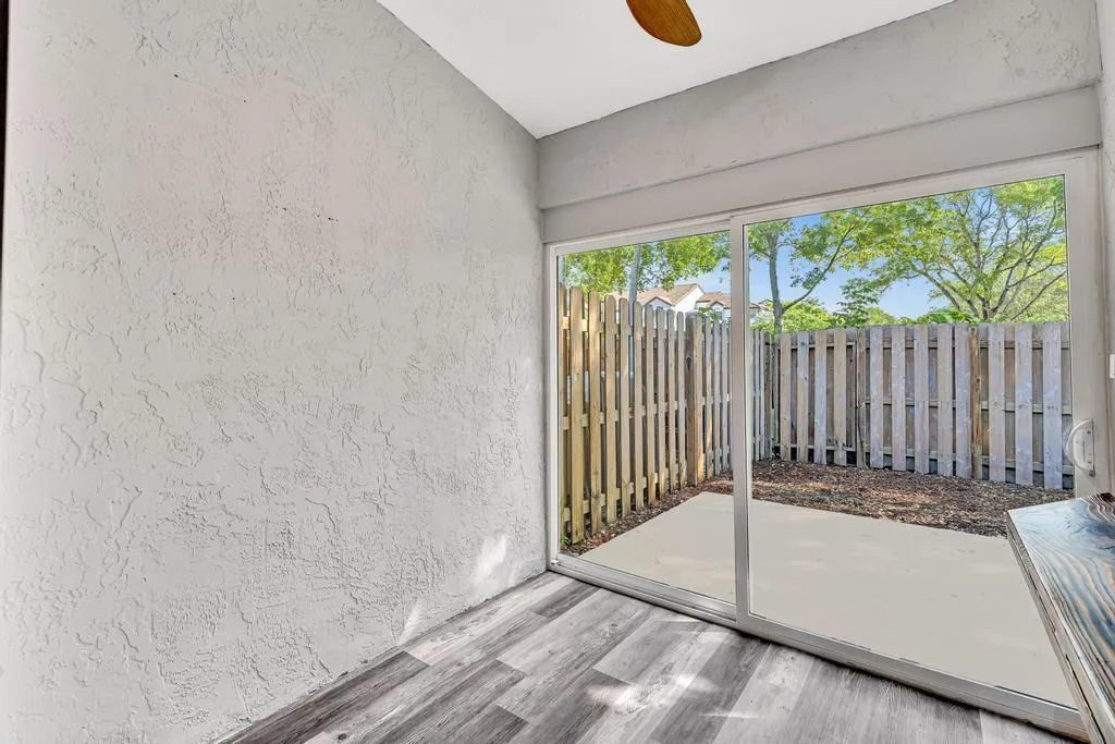 ENCLOSED BONUS ROOM
