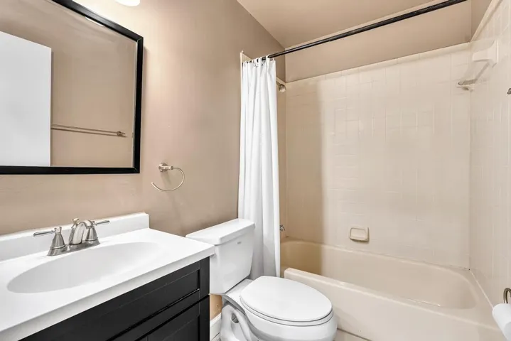 GUEST BATHROOM - SHOWER/TUB COMBO