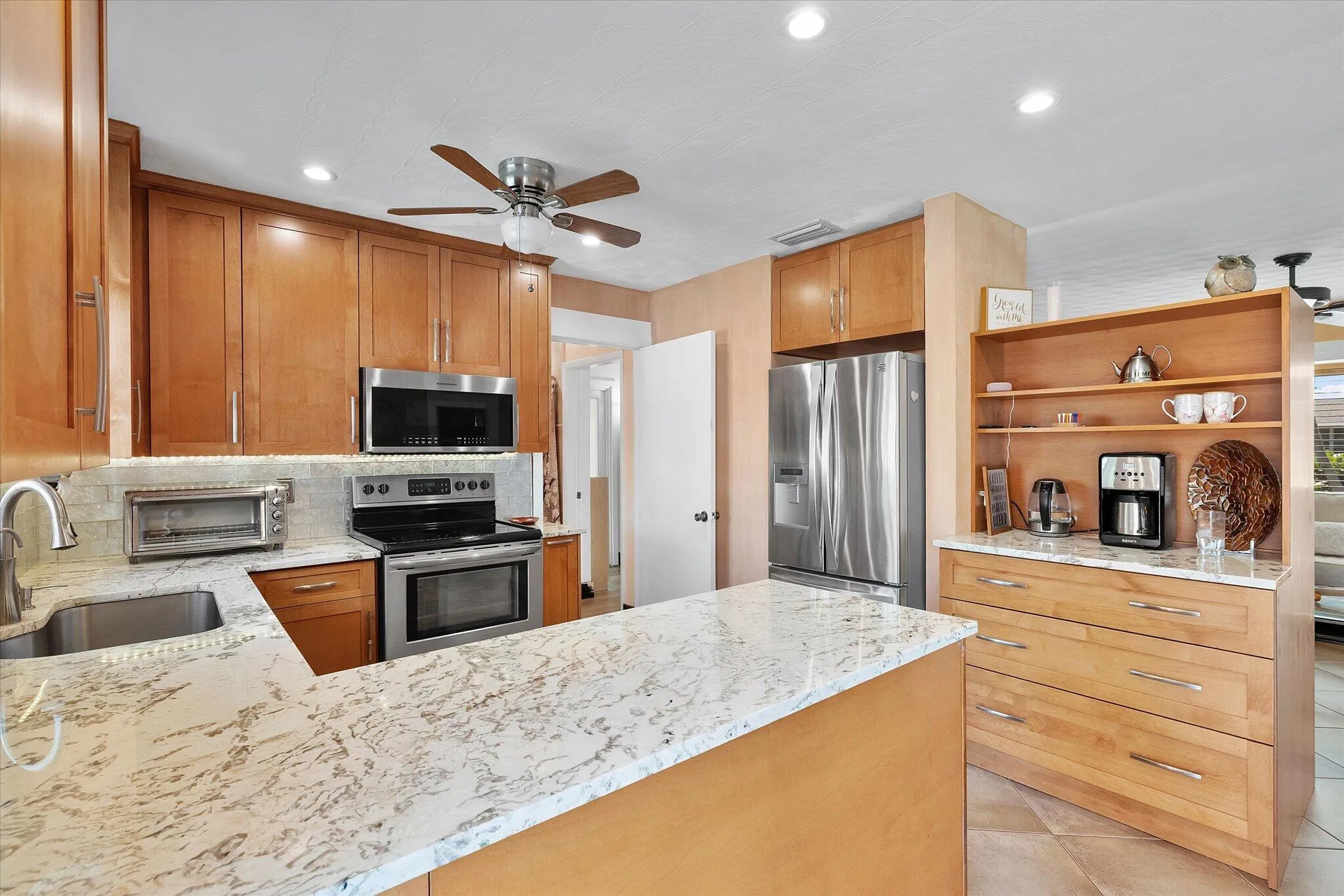 18-3241 NE 9th Ter_018