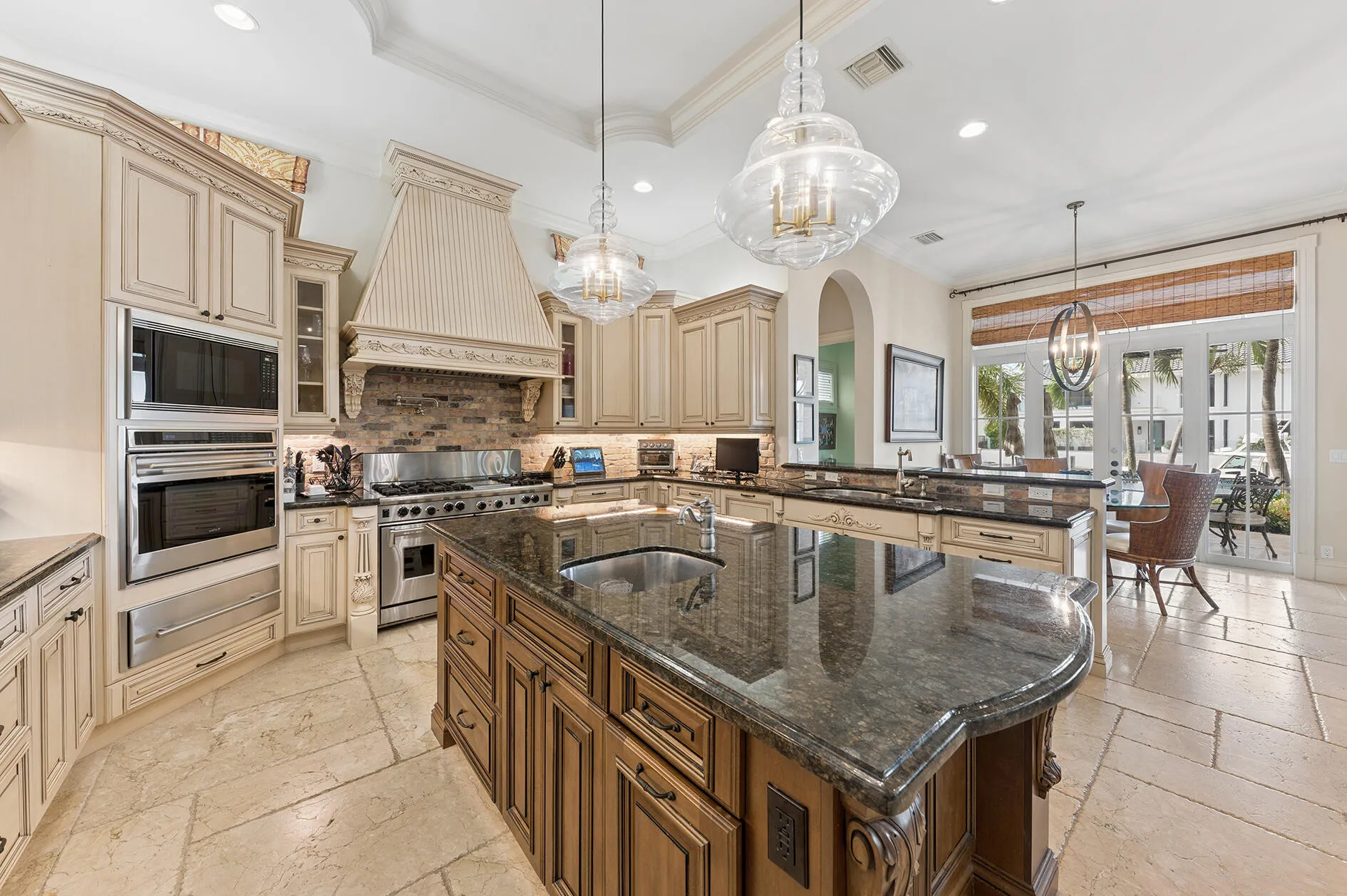 Eat-In Kitchen
