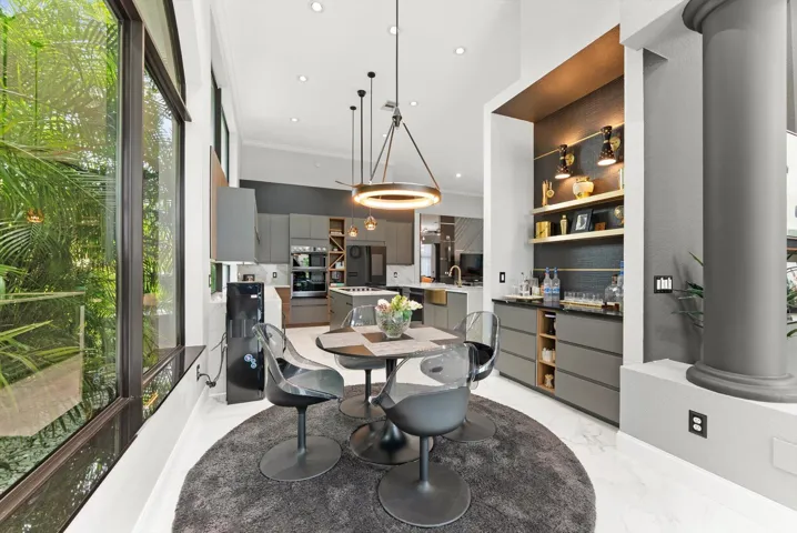 eat in kitchen