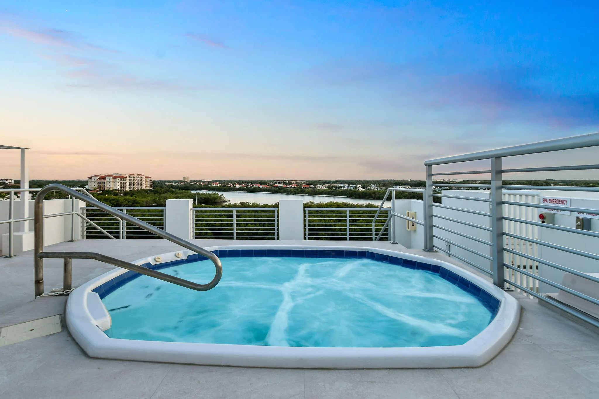 Rooftop Hot tub