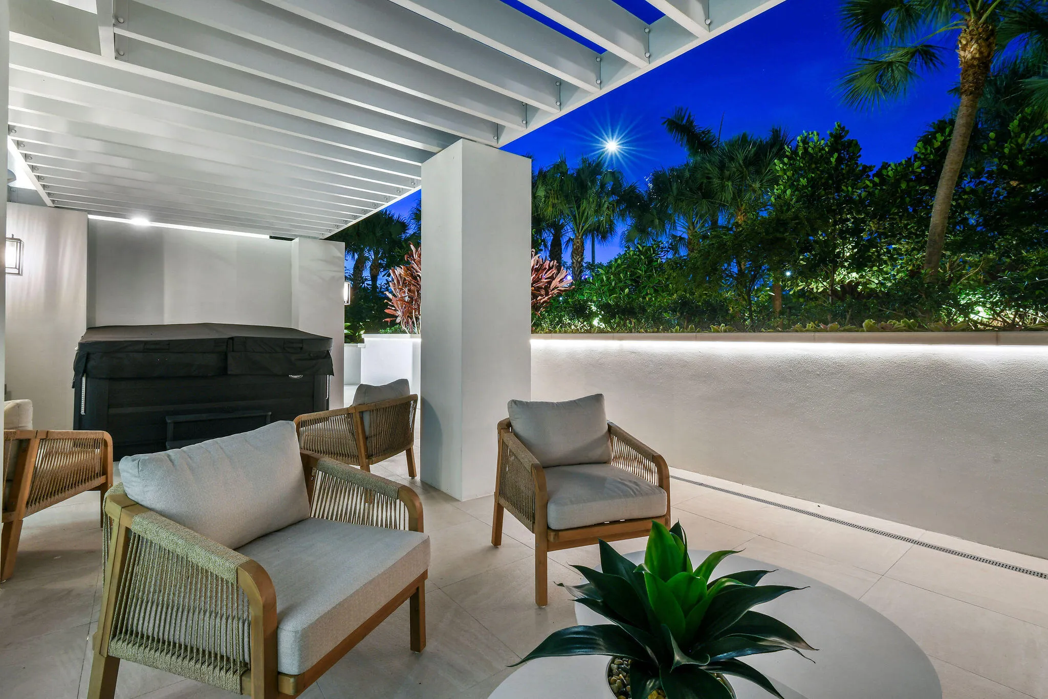 Terrace with Your own personal Hot Tub