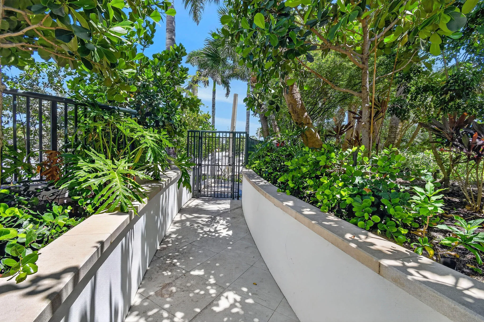 Walkway from Condo to US1 to beach