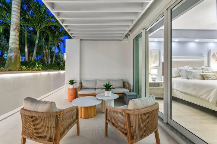 Terrace with Your own personal Hot Tub