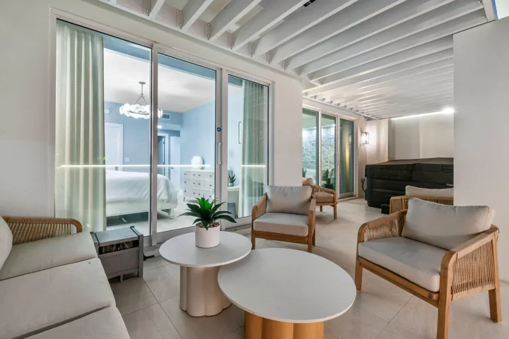 Terrace with Your own personal Hot Tub