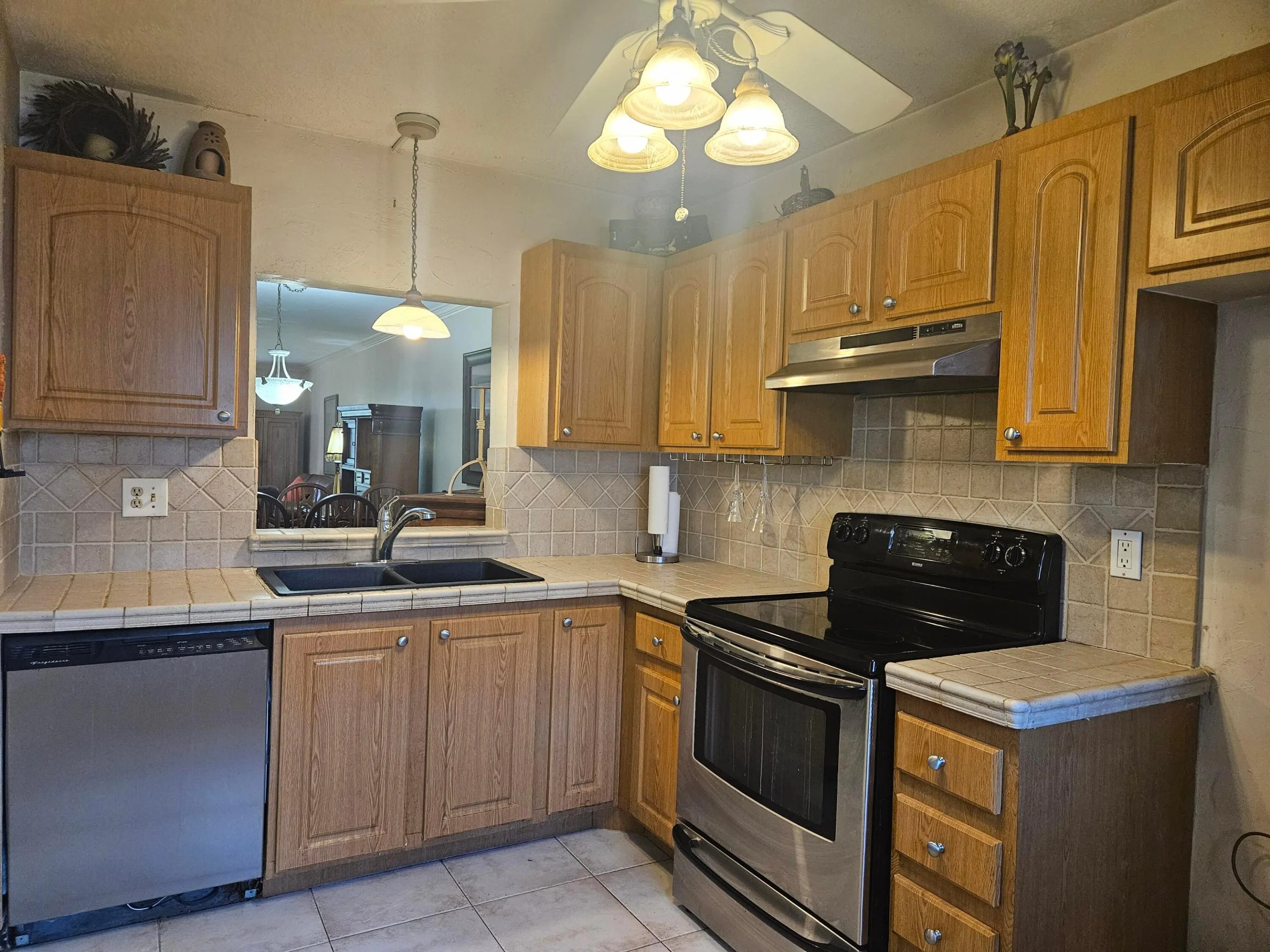 2935 Photo - Kitchen3