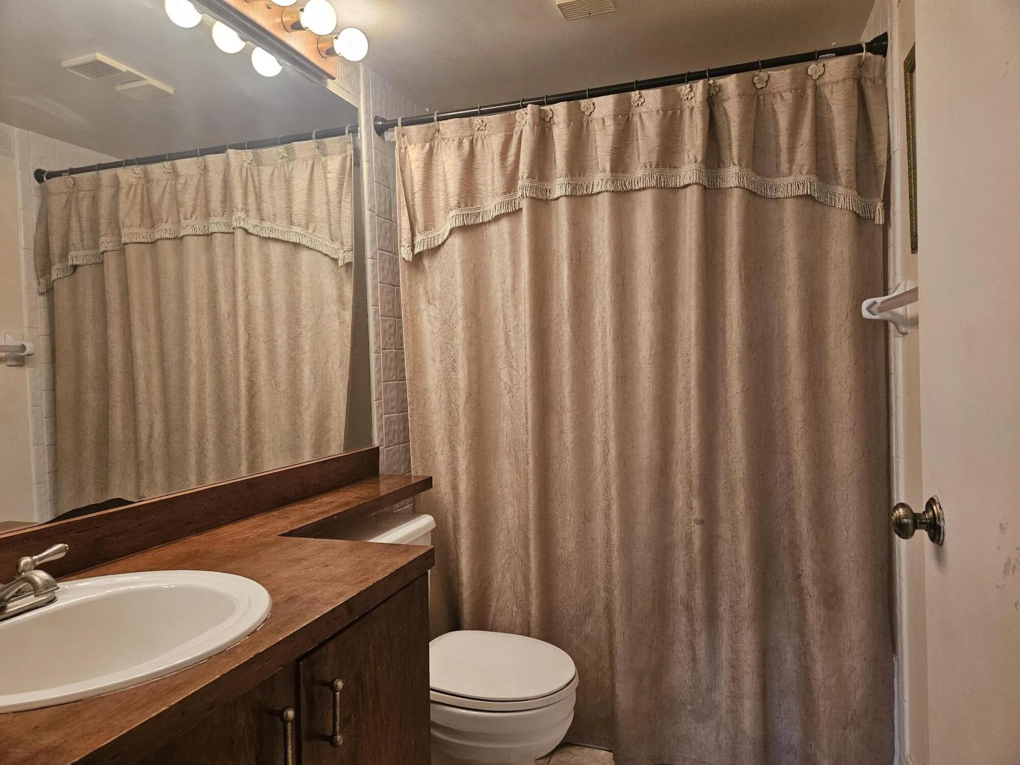 2935 Photo - Primary Bath4