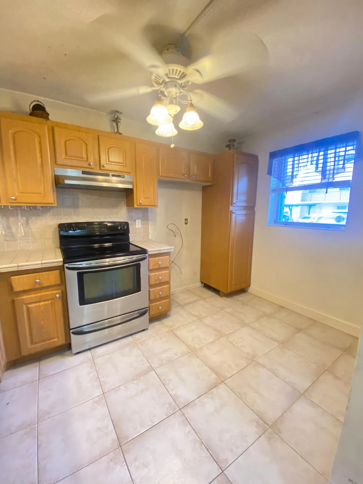 2935 Photo - Kitchen8