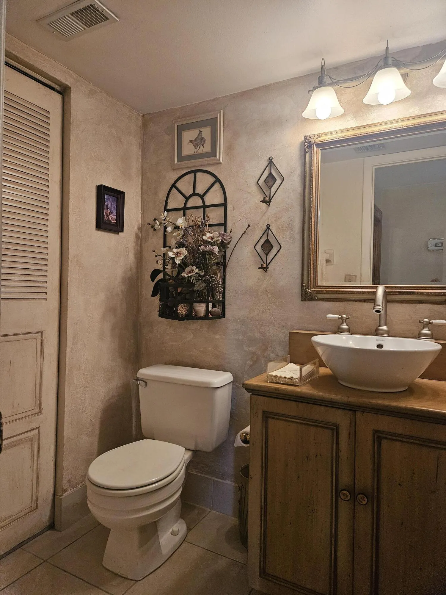 2935 Photo Half Bath3