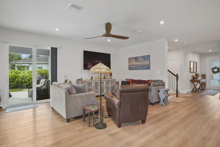 194 SW Pomeroy St 016