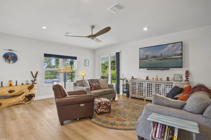 194 SW Pomeroy St 017