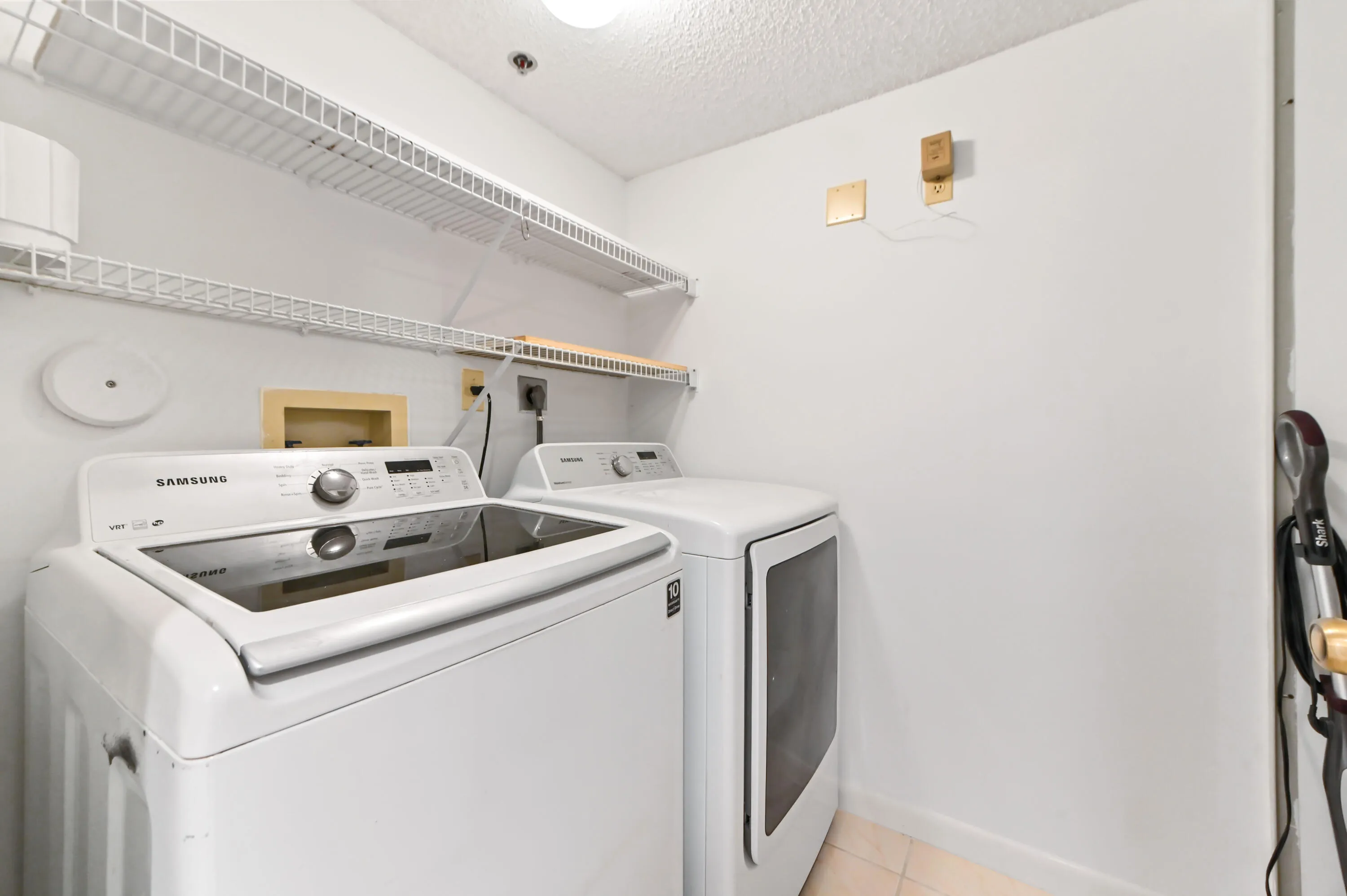 09 laundry room 01