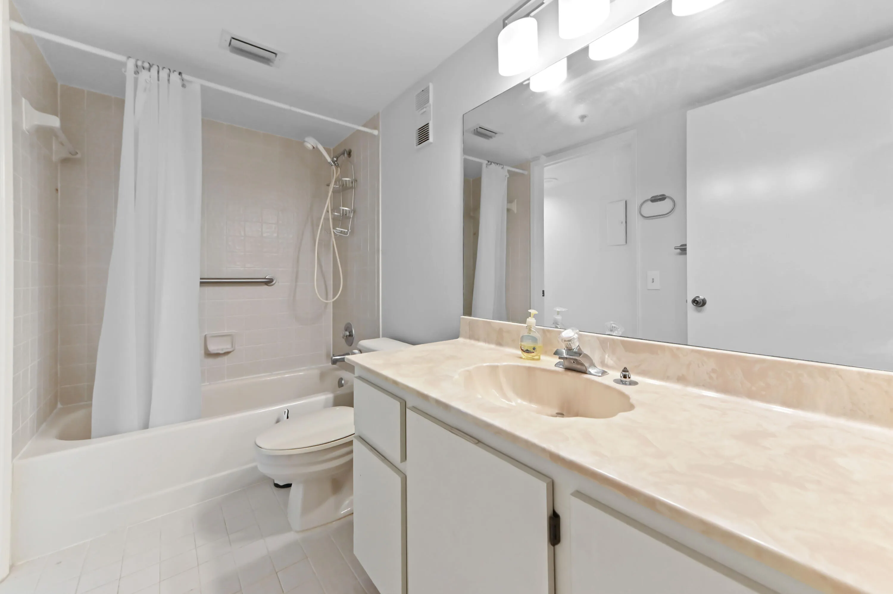 17 bathroom 01