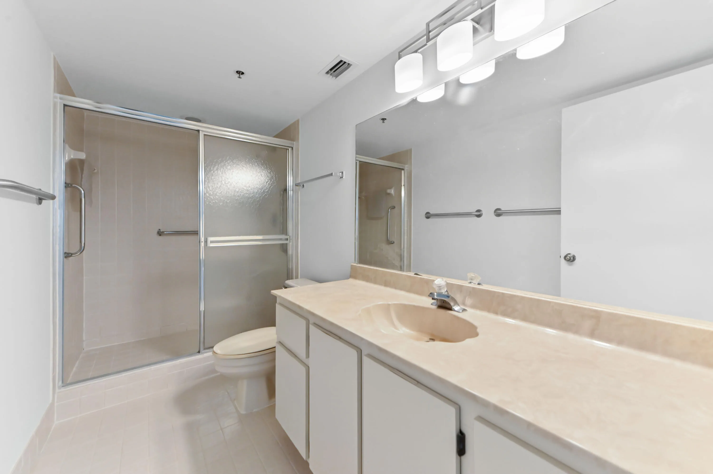 23 bathroom 01