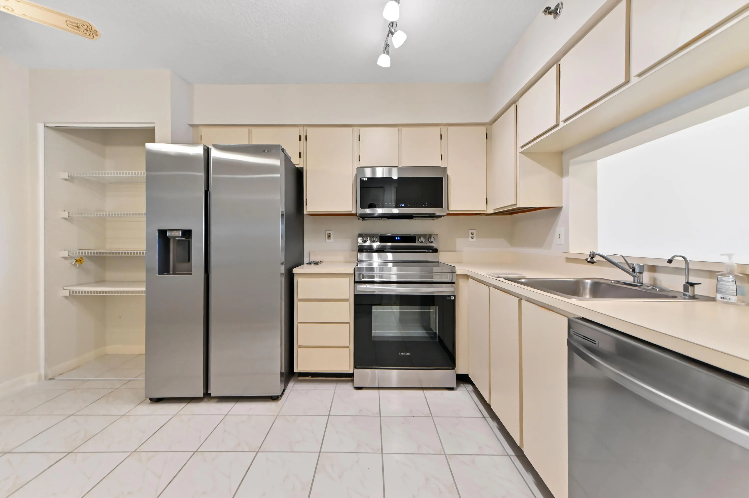 07 kitchen 01