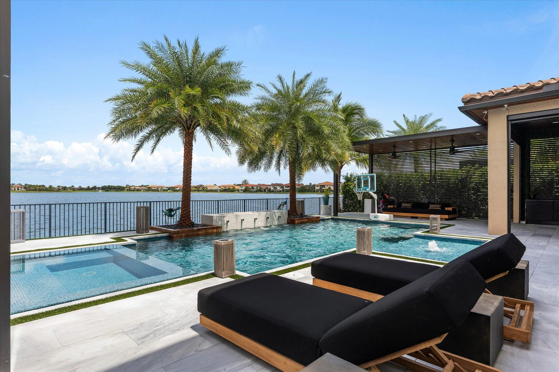 037-8590 W Parkland Bay Trail, Parkland-
