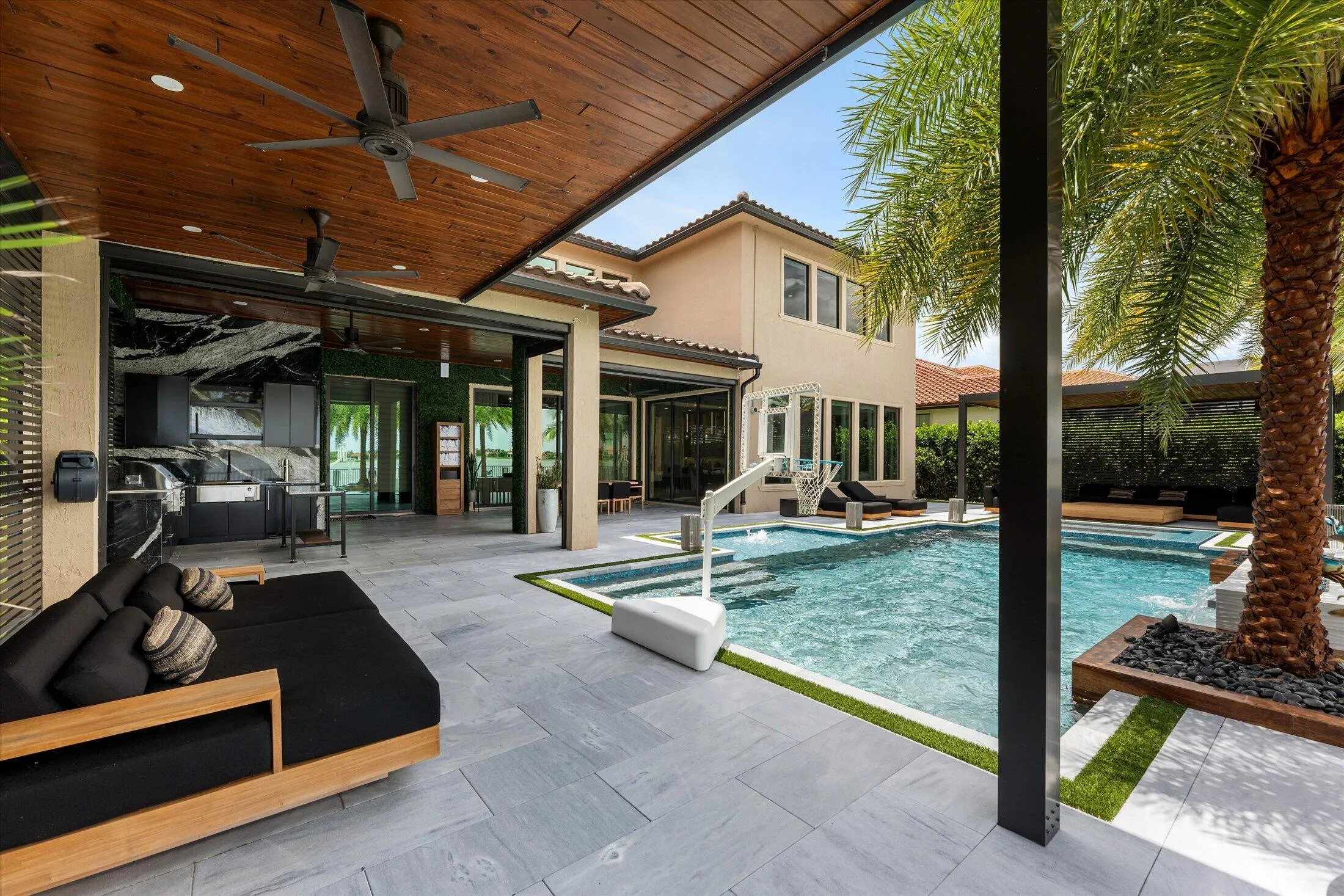 043-8590 W Parkland Bay Trail, Parkland-