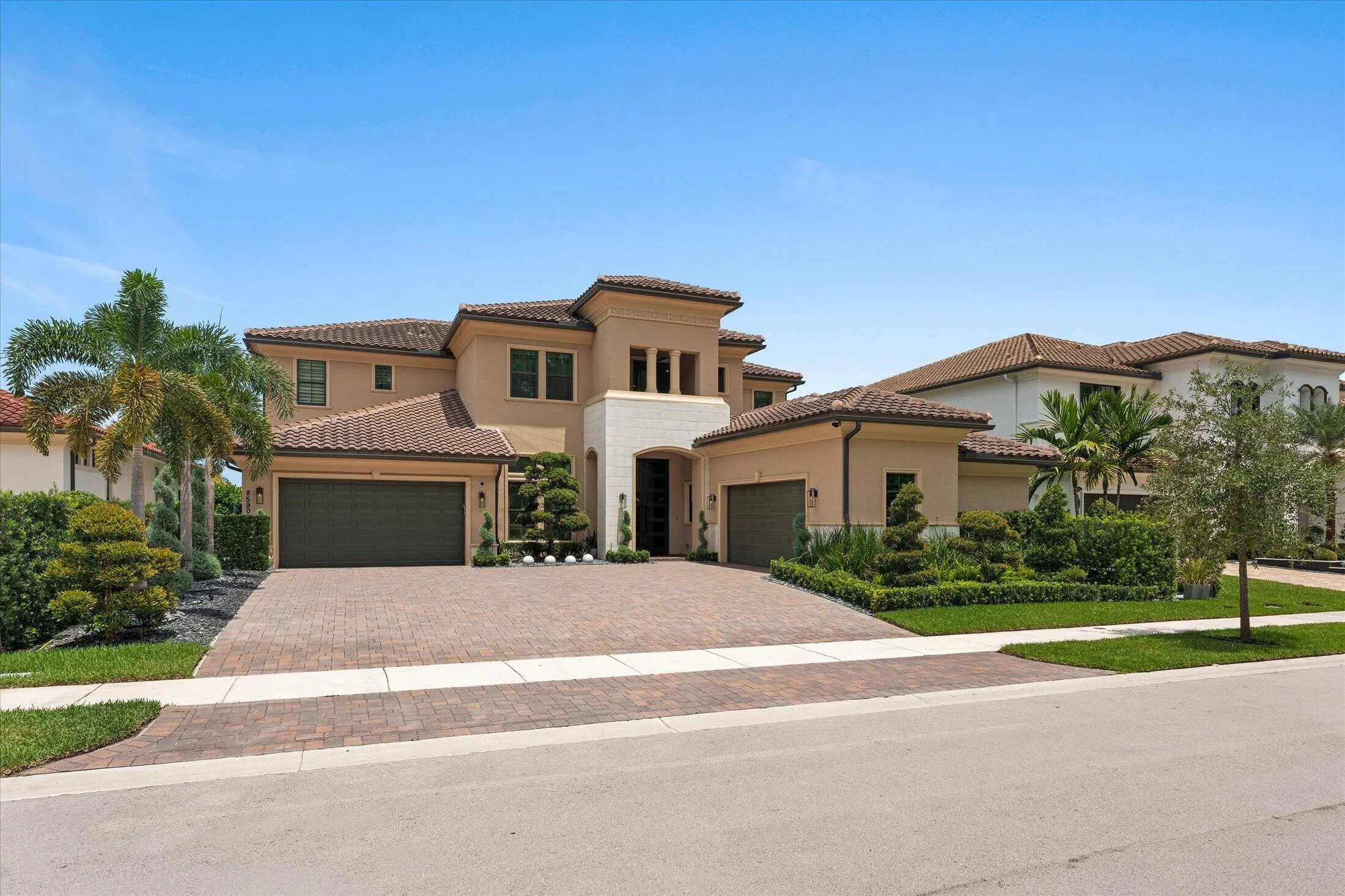 002-8590 W Parkland Bay Trail, Parkland-