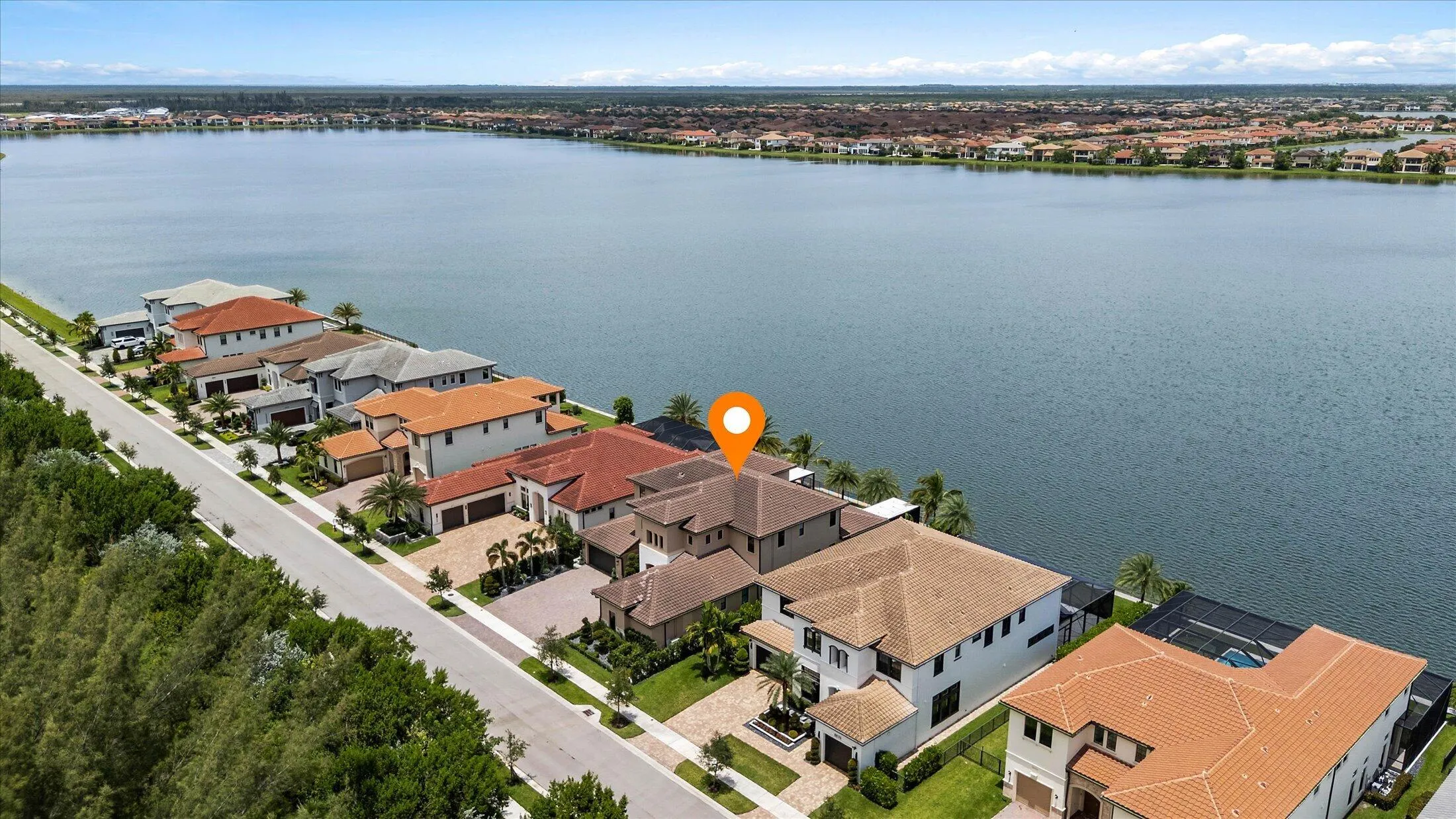 084-8590 W Parkland Bay Trail, Parkland-
