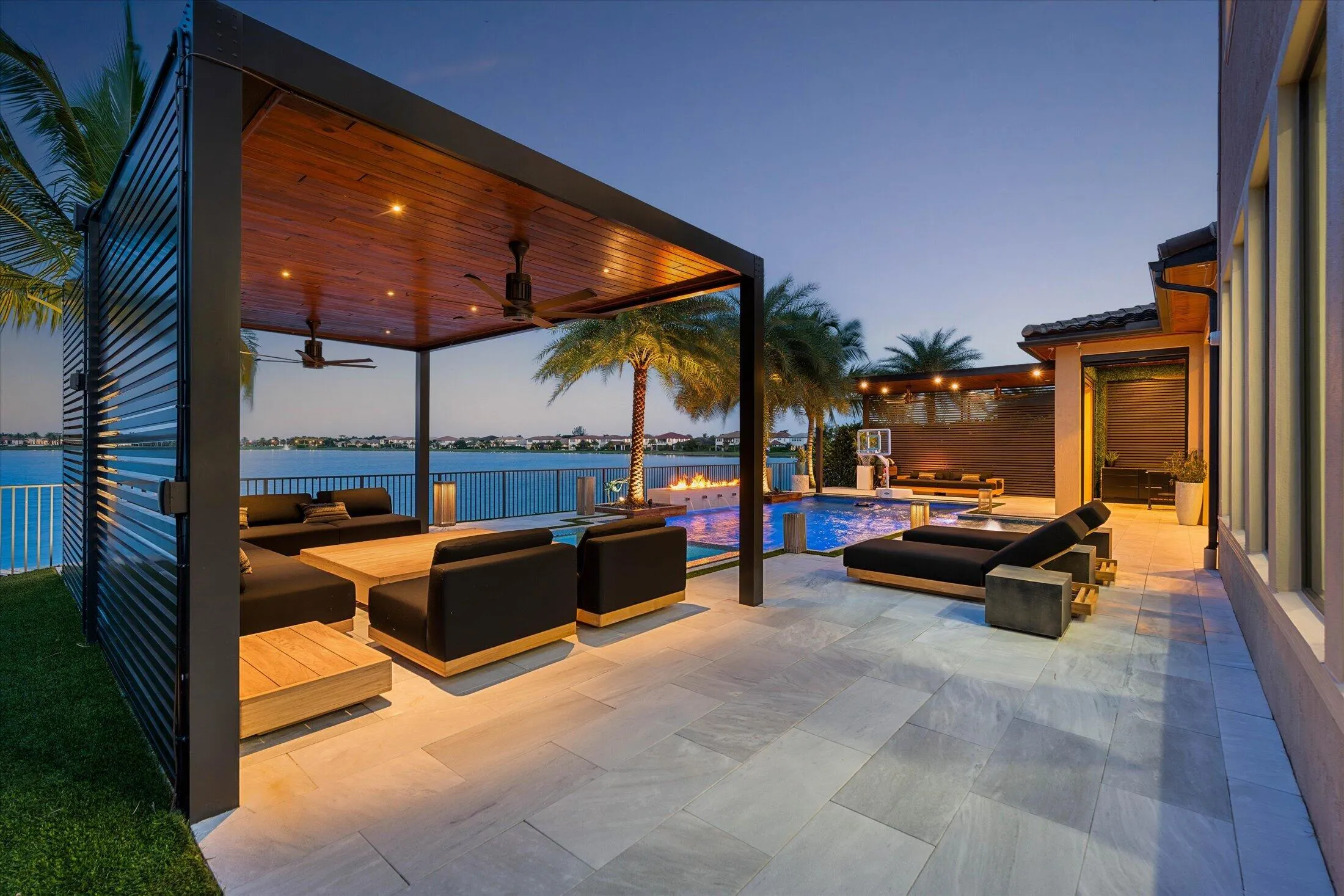 100-8590 W Parkland Bay Trail, Parkland-